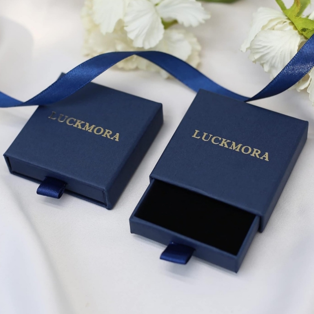 Silver studs Brand new ✨️